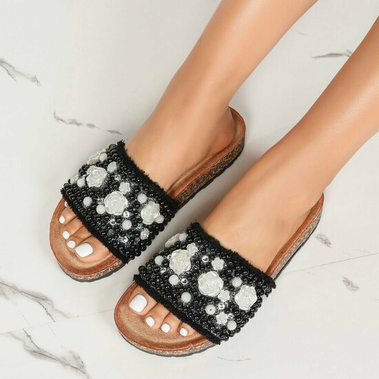 Zwarte slippers Gisele met parels en bloemen details