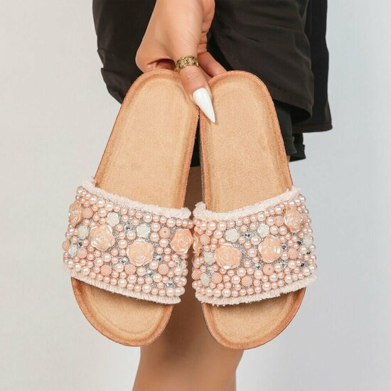Roze slippers Gisele met parels en bloemen details