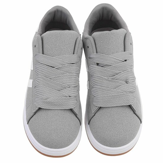 Grijze lage sneaker Hesly met witte strepen