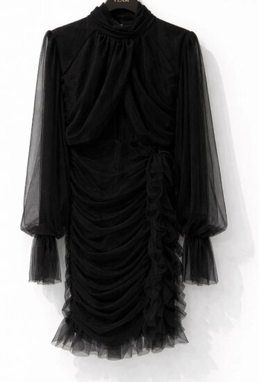 Korte zwarte tulle jurk met plissé details – romantische luxe look