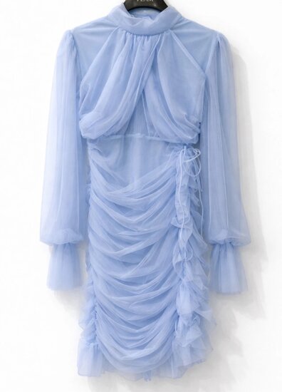 Korte licht blauwe tulle jurk met plissé details – romantische luxe look