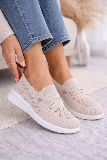 Beige instappers Chanika met sleehak – gebreide dames sneakers