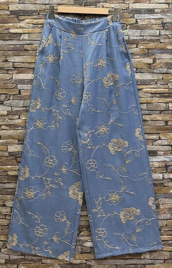 Luchtige wide leg broek blauw met bloemenborduursel
