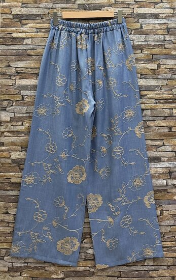 Luchtige wide leg broek blauw met bloemenborduursel