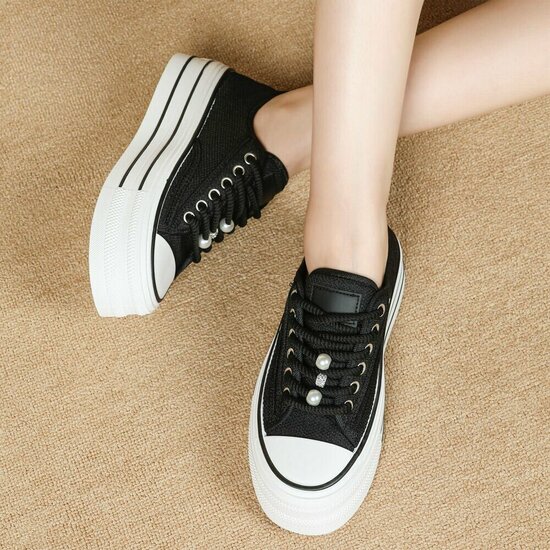 Zwarte platform sneakers Chanette met parel- en strass details