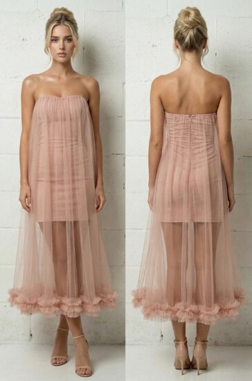 Elegante nudekleurige bustier jurk met tulle