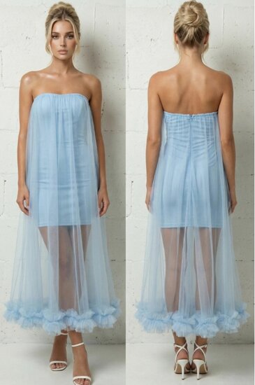 Elegante licht blauwe bustier jurk met tulle