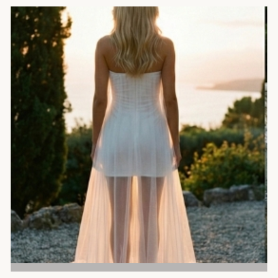 Elegante witte bustier jurk met tulle