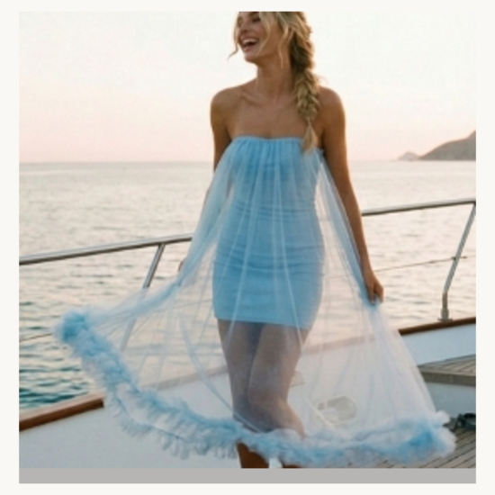 Elegante licht blauwe bustier jurk met tulle