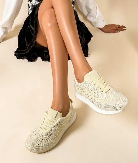 Beige sneakers met strass details – trendy & comfortabel