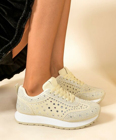 Beige sneakers met strass details – trendy & comfortabel