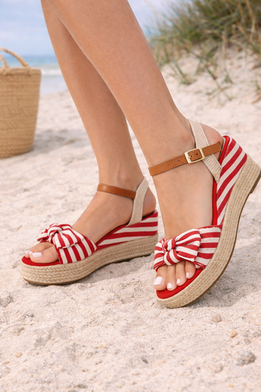 Zomerse rode wedge sandaal Manon.