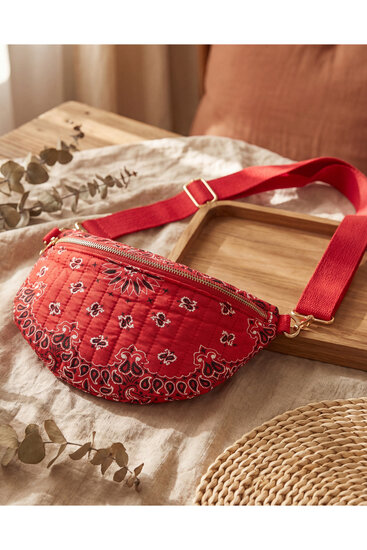 Sac banane bandana rouge élégant avec bandoulière réglable