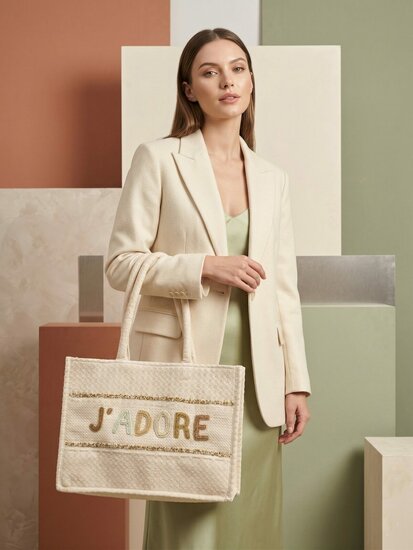 Sac cabas beige élégant avec lettres brodées en perles