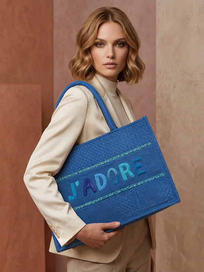 Sac cabas bleu élégant avec lettres brodées en perles