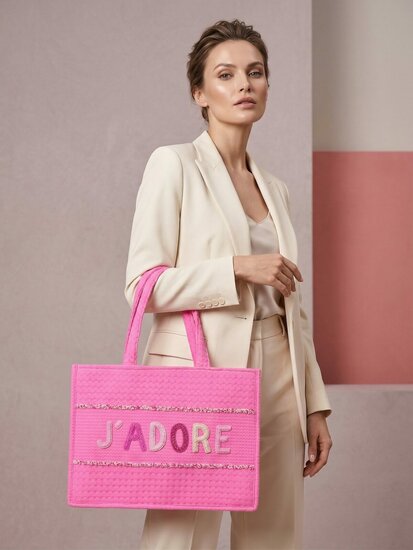 Sac cabas rose élégant avec lettres brodées en perles