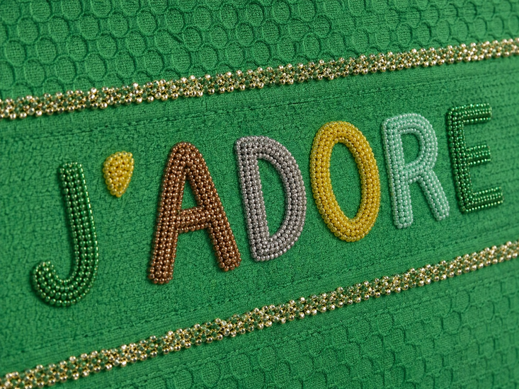 Sac cabas vert élégant avec lettres brodées en perles