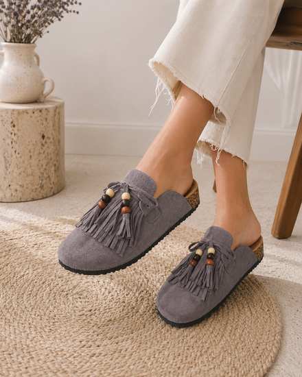 Grijze mules Marilene met franjes en natuurlijke details
