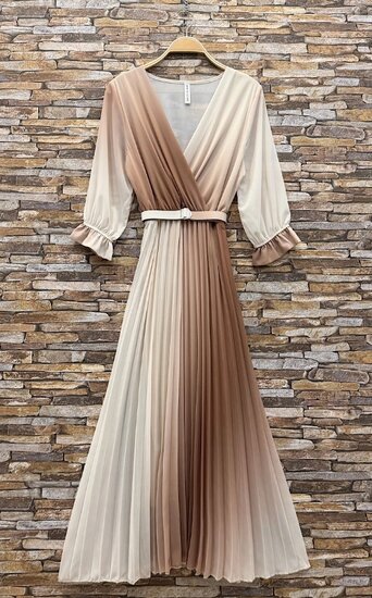Sierlijke beige-taupe mix maxi plisse jurk.