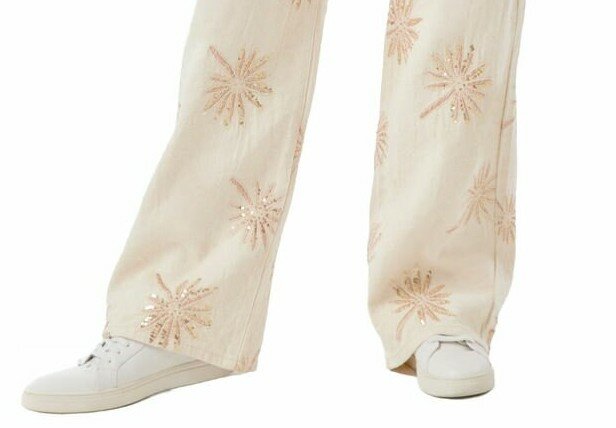 Luxe beige wide leg jeans met verfijnde borduursels