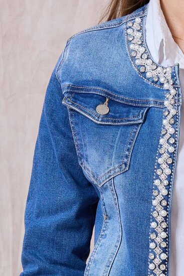 Hippe korte licht blauwe jeans stone washed jacket met parels en strass