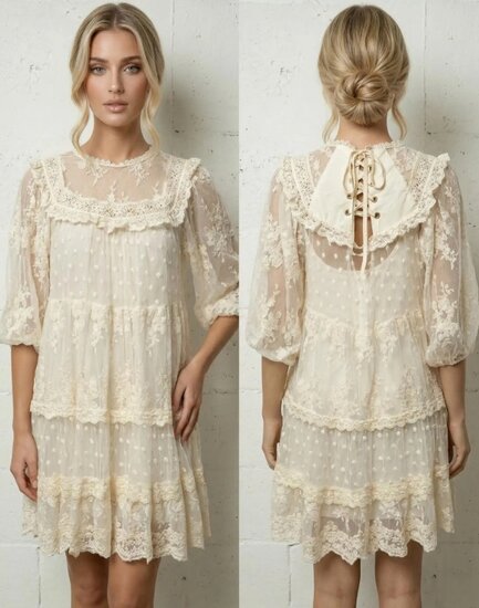 Magnifique robe courte en dentelle de couleur crème