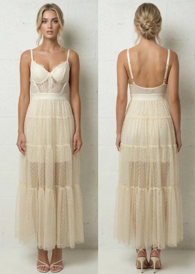 Robe longue crème élégante en dentelle et tulle