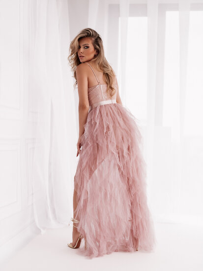 Robe blanche en tulle avec  fente et bustier en dentelle