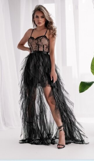 Robe noire en tulle avec sous-ton nude, fente et bustier en dentelle