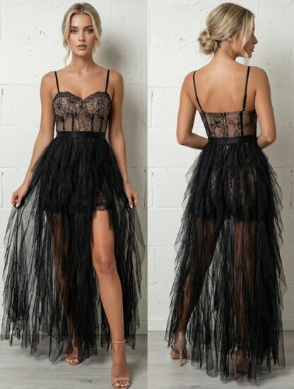 Robe noire en tulle avec sous-ton nude, fente et bustier en dentelle