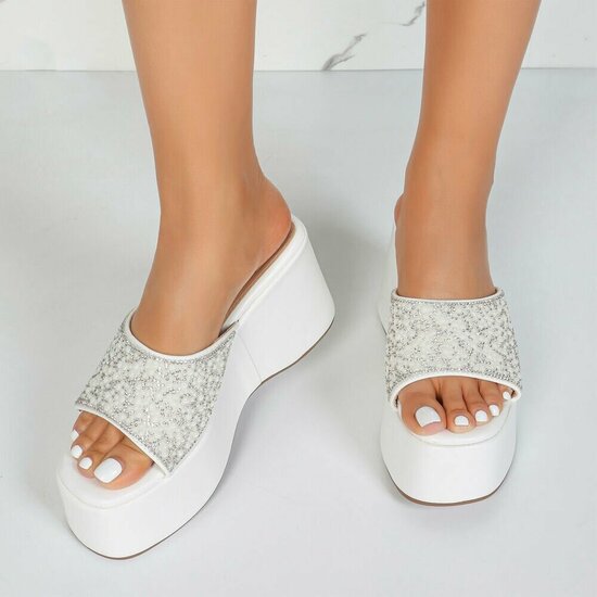 Witte platform slippers met parels en strass-Annica