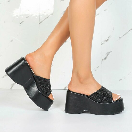 Zwarte platform slippers met parels en strass-Annica