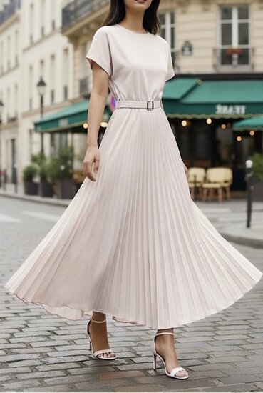Beige plissé maxi jurk met ceintuur