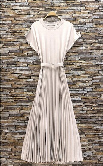 Beige plissé maxi jurk met ceintuur