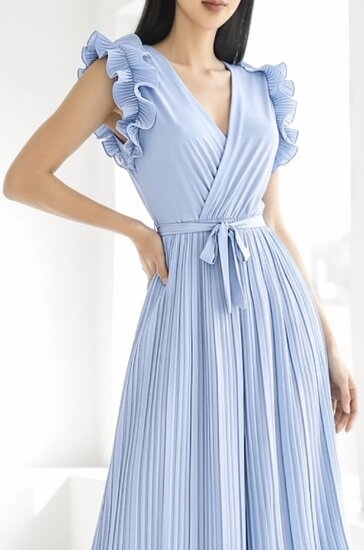 Elegante licht blauwe plisse jumpsuit