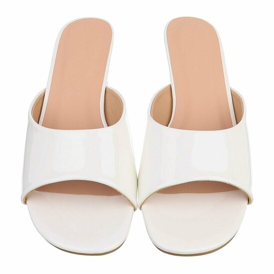 Elegante witte lakmules met kitten heel-Belis