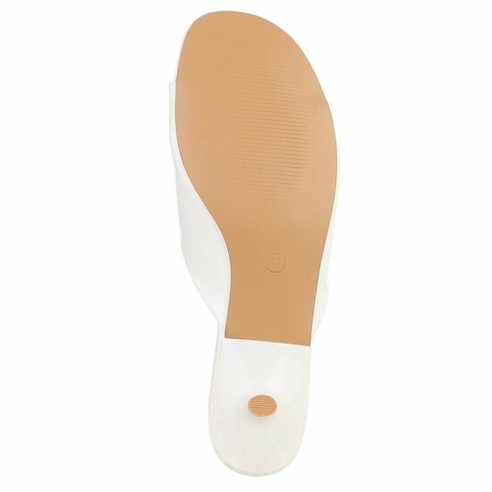 Elegante witte lakmules met kitten heel-Belis