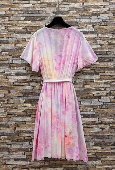 Pastel roze wikkeljurk met strikceintuur