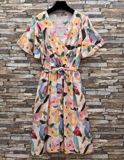Luchtige bloemenjurk pastel – Elegante damesjurk met strikceintuur