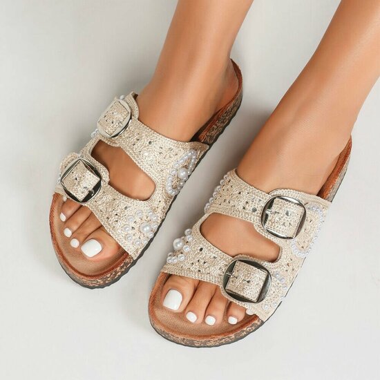 Beige dames slippers met pareldetails en gespen-Corry