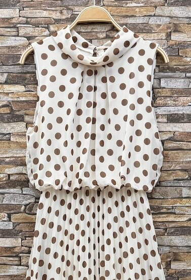 Crèmekleurige midi jurk met bruine stippenprint en plissérok