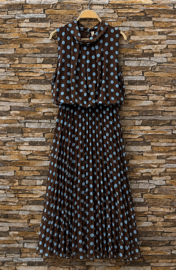 Bruine midi jurk met lichtblauwe stippenprint en plissérok   SOLD OUT
