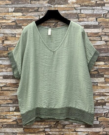 Kakigroene viscose set met gehaakte details