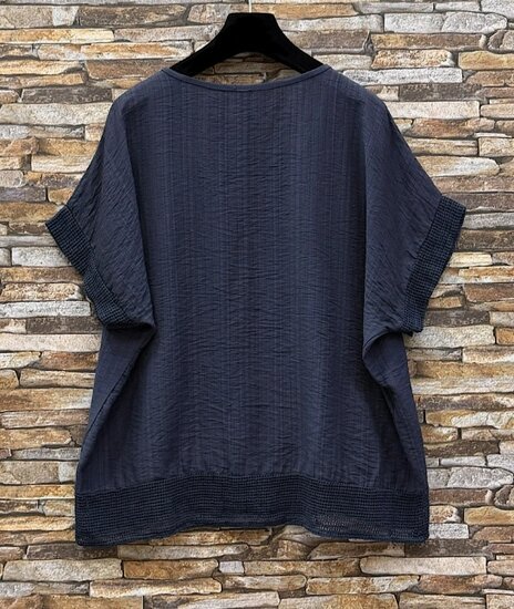 Donkerblauwe viscose set met gehaakte details