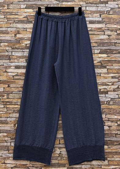 Donkerblauwe viscose set met gehaakte details