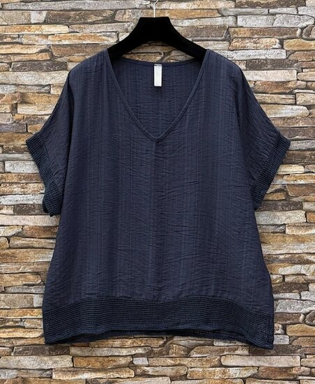 Donkerblauwe viscose set met gehaakte details