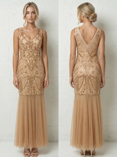 Stylish champagne galajurk met sequins en parels