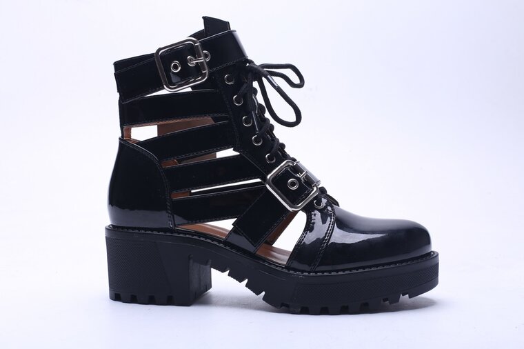 Bottines noires vernies à lacets avec boucles et découpes-Runa