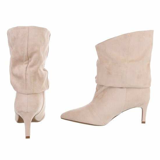 Beige suède enkellaarzen met elegante plooien en hak-Maryse  