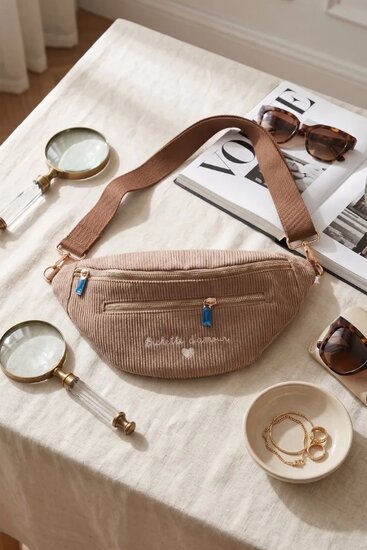 Taupe ribstof crossbody heuptas
